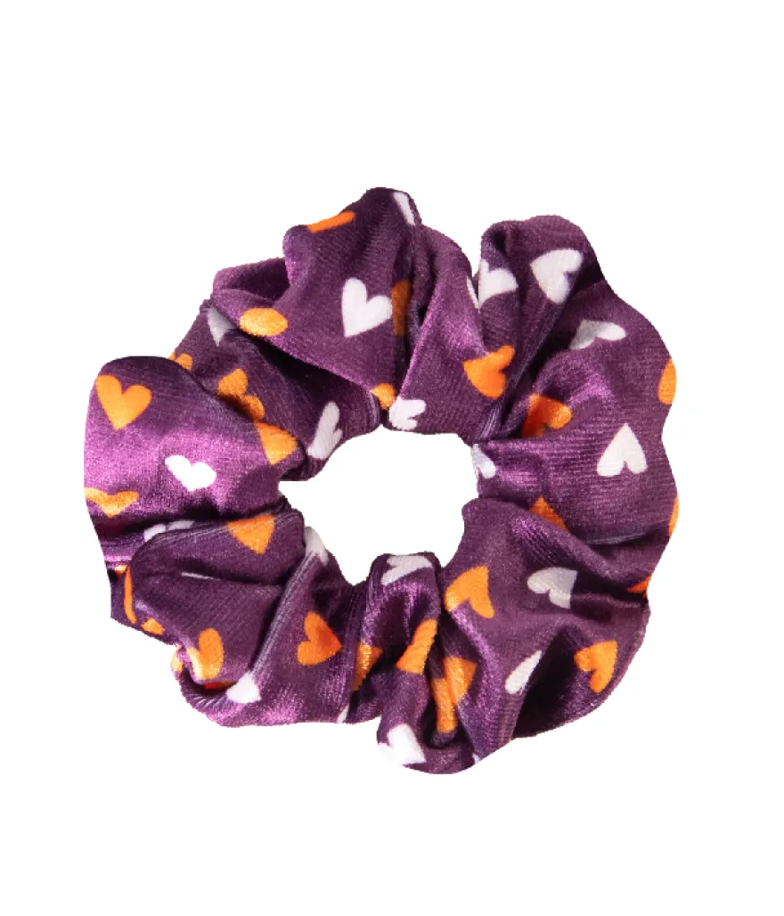 LOCZEK SCRUNCHIE WELUROWA – fioletowe gumki do włosów w różnych wzorach