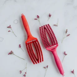 OLIVIA GARDEN FINGER BRUSH COMBO M z włosiem dzika HOT PINK – średnia szczotka do rozczesywania i masażu