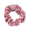 ONLYGHD MAŁA SATYNOWA SCRUNCHIE – gumka do włosów w kolorze liliowym